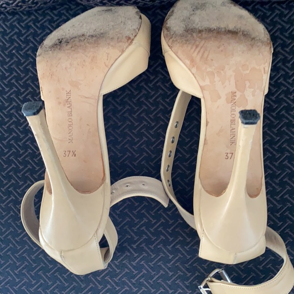 Used Manolo Blahnik opened toe pumps. - Picture 6 of 6